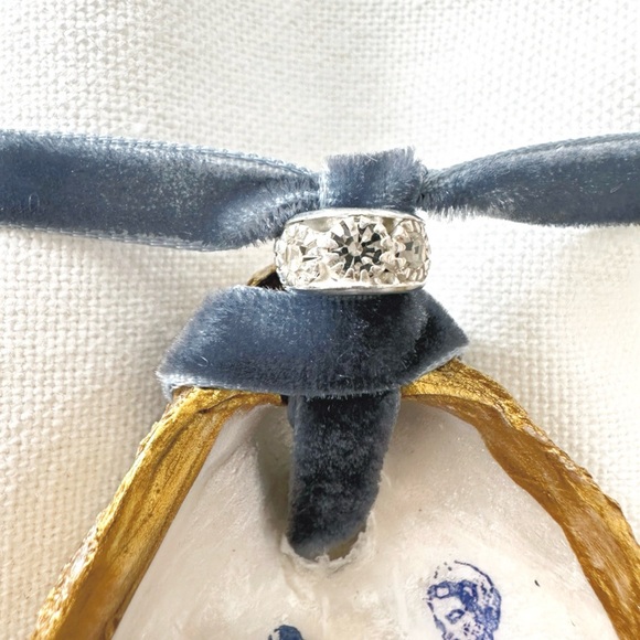 Set of 6 Handcrafted Blue Toile Oyster Shell Napkin Ring Holders - Picture 8 of 10